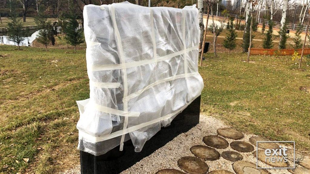 Turkish Foreign Minister Visits Albania, Monument For Coup Against Erdogan at Lake Park Repaired